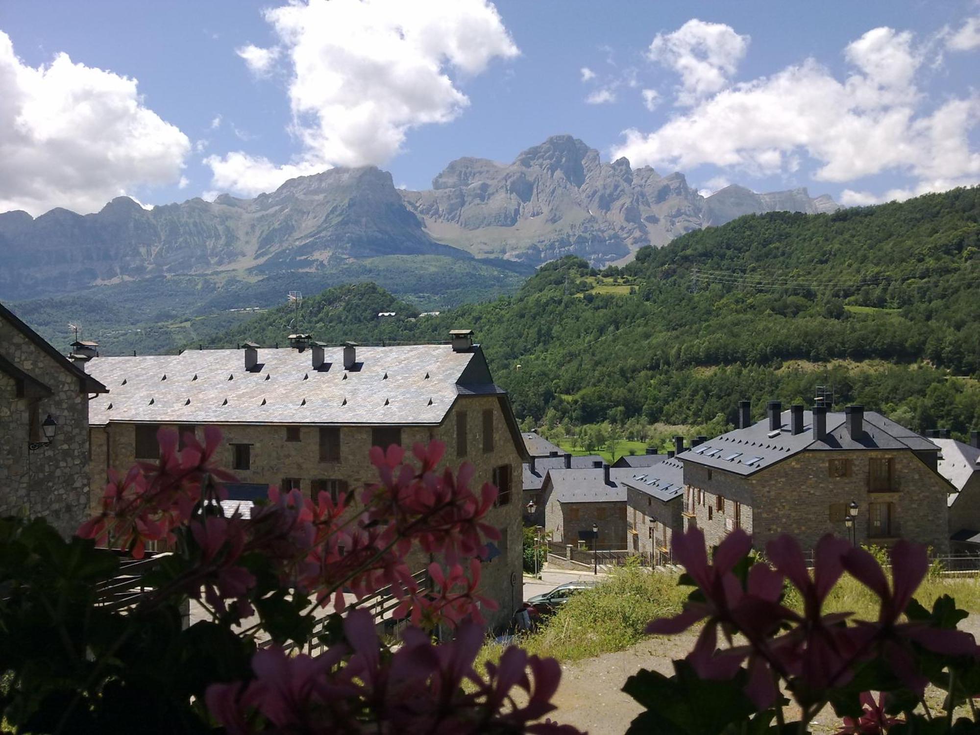 Apartament Vistas Espectaculares, Wifi Y Parking El Pueyo de Jaca Zewnętrze zdjęcie